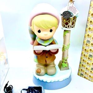 PRECIOUS MOMENTS "O COME ALL YE FAITHFUL" 582972 Boy 17" Music Lighted  NEW